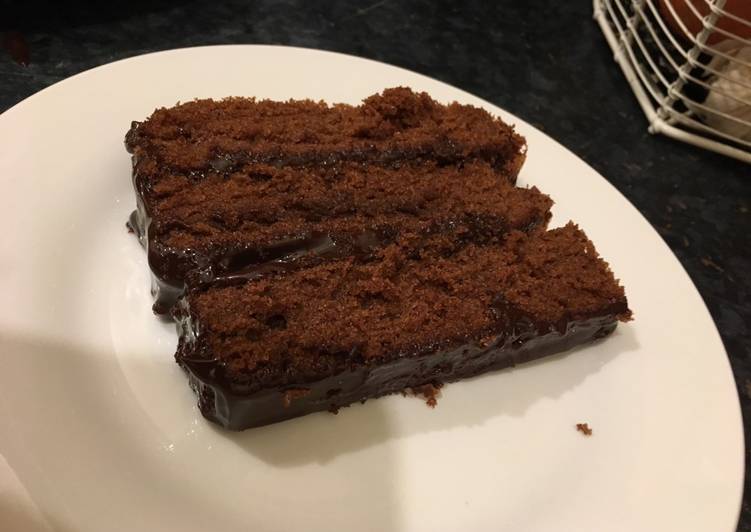 Moist Chocolate Cake (Easy Recipe)