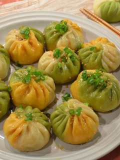 三色蔬菜豬肉生煎包 的食譜成品照片