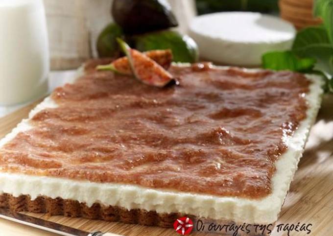 κύρια φωτογραφία συνταγής Τάρτα μπισκότου με σύκα & κρέμα από ελληνικά τυριά