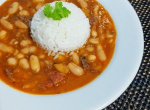 Una foto de Potaje de Frijoles Blancos con Arroz👩‍🍳