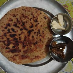 Stuffed lachha aloo paratha A picture of Stuffed lachha aloo paratha.