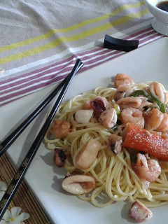 Una foto de Tallarines estilo japonés