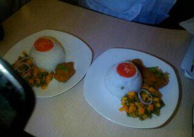 Braised rice with deep fried chicken and mixed vegetables