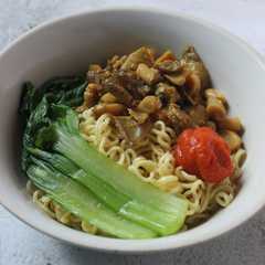 A picture of Mie ayam vege low budget.