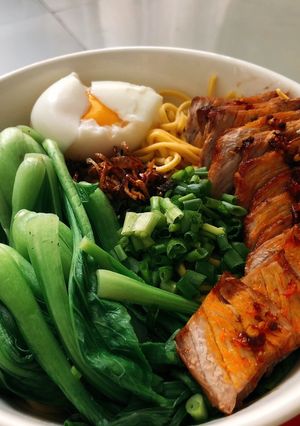 Hình của món Mỳ trứng thịt chiên.