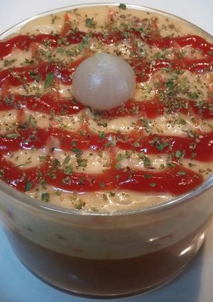 Foto principal de Vasitos con ensaladilla de gambas y sopa de tomate gelificada