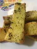 Crostinis con ajo y perejil