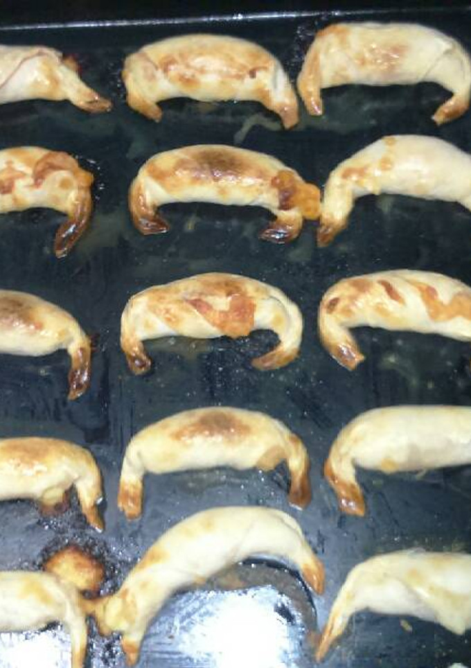 Una foto de Medialunas de jamón y queso