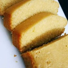 A picture of Orange Semolina Tea Cake.