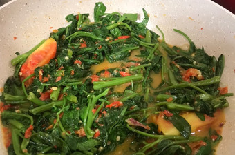 Bagaimana Menyiapkan #11 Tumis Kangkung Pedas, Bikin Ngiler