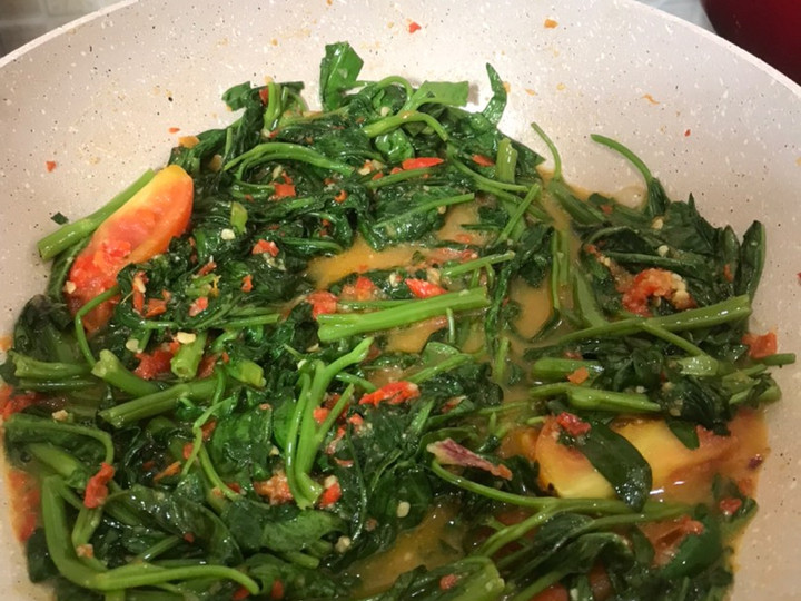 Bagaimana Menyiapkan #11 Tumis Kangkung Pedas, Bikin Ngiler
