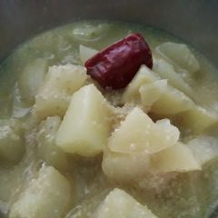 A picture of Aloo posto.