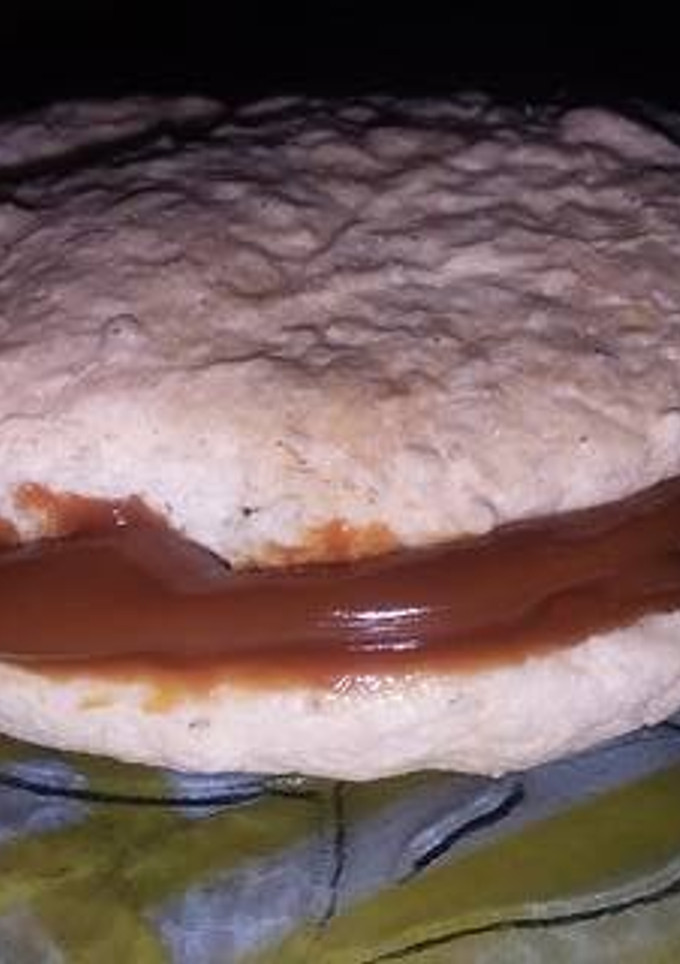 Una foto de Alfajor de maicena fácil y rico