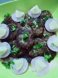 लौकी के छिलके का कबाब (Lauki ke chilke ka kabab recipe in Hindi) रेसिपी मुख्य फोटो