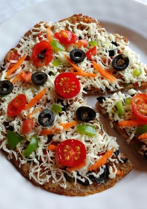 दाल पिज्जा (Dal pizza recipe in hindi) रेसिपी मुख्य फोटो