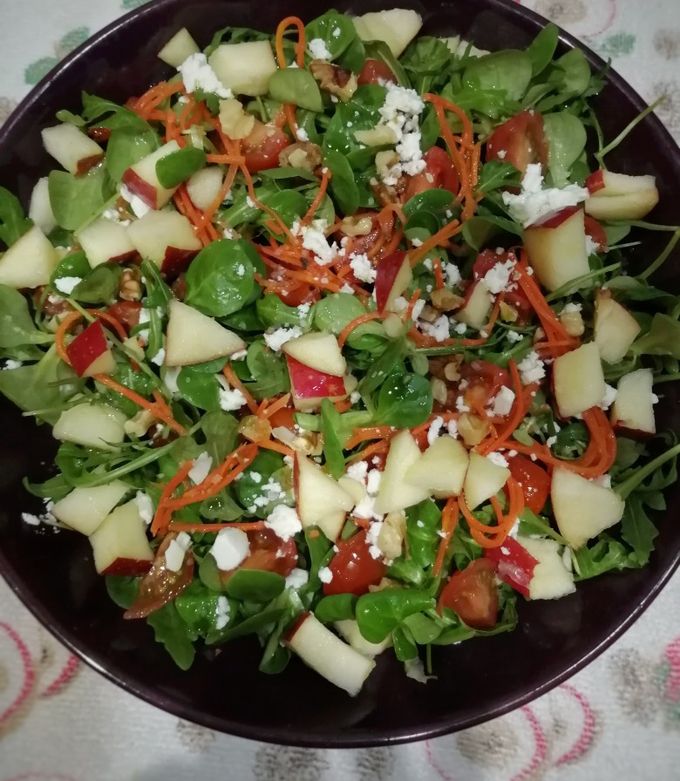 Foto principal de Ensalada de canónigos y rúcula con manzana