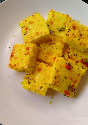 સોજીના ઢોકળા (Sooji Dhokla Recipe In Gujarati) રેસીપી મુખ્ય ફોટો