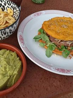 Una foto de Hamburguesa con pan de zanahoria
