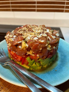 Una foto de Best tartar de atún, tomate y aguacate