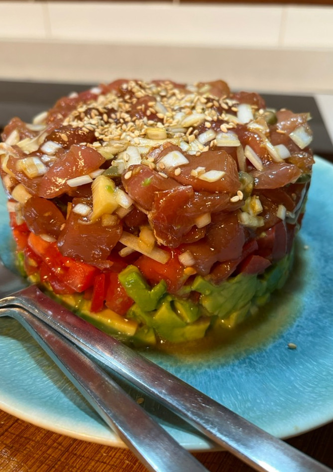 Una foto de Best tartar de atún, tomate y aguacate