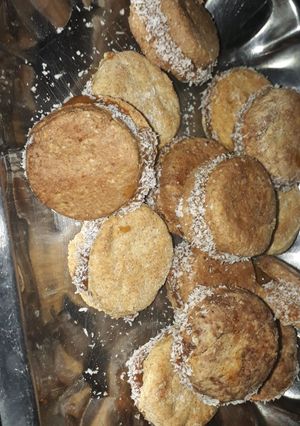 Una foto de Alfajorcitos con dulce de leche con harina integral y avena