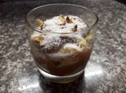 Una foto de postres con bananas y vainillas