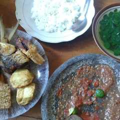 รูปของ Sayur kelor, sambal terasi,bandeng goreng