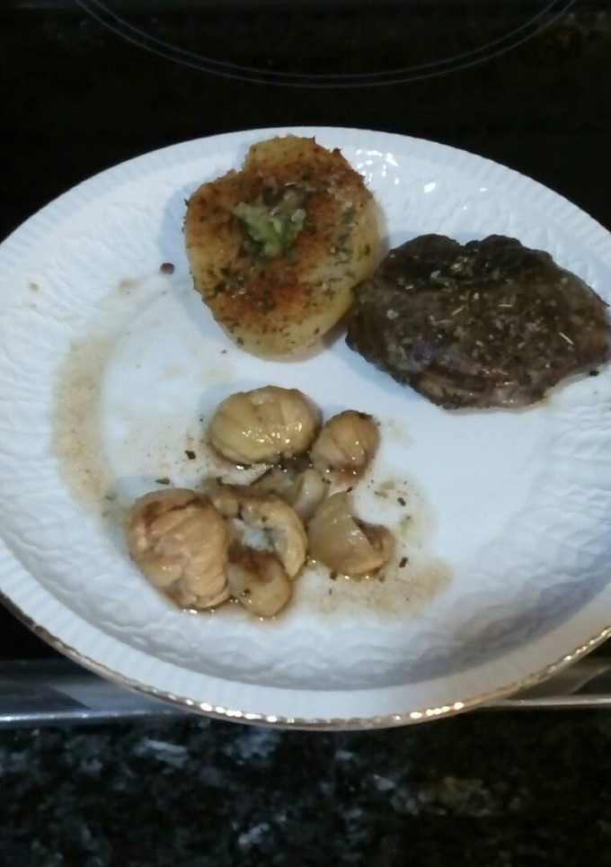Una foto de Carrilleras de cerdo con castañas y patatas