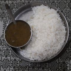 A picture of Kali Malka Dal aur chawal.
