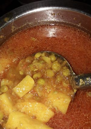 A picture of Aloo matar gravy veg.