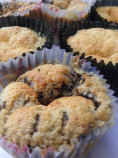 Una foto de Muffins de chocolate blanco sin harina / libres de TACC, apto celíacos