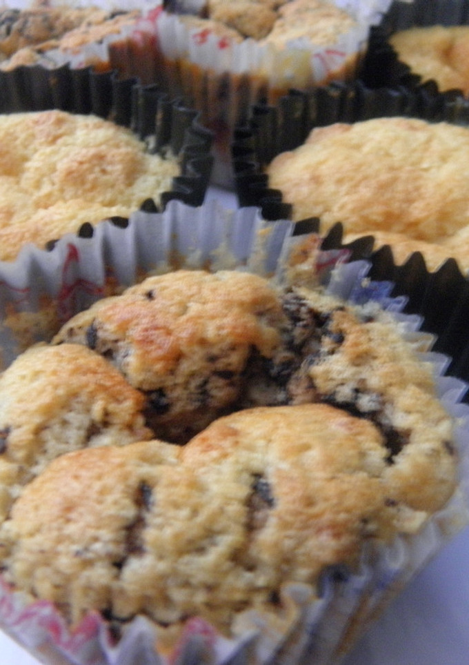 Una foto de Muffins de chocolate blanco sin harina / libres de TACC, apto celíacos
