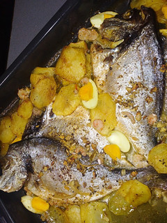 Una foto de Mis doradas a la espalda al horno con patatas panadera 😋
