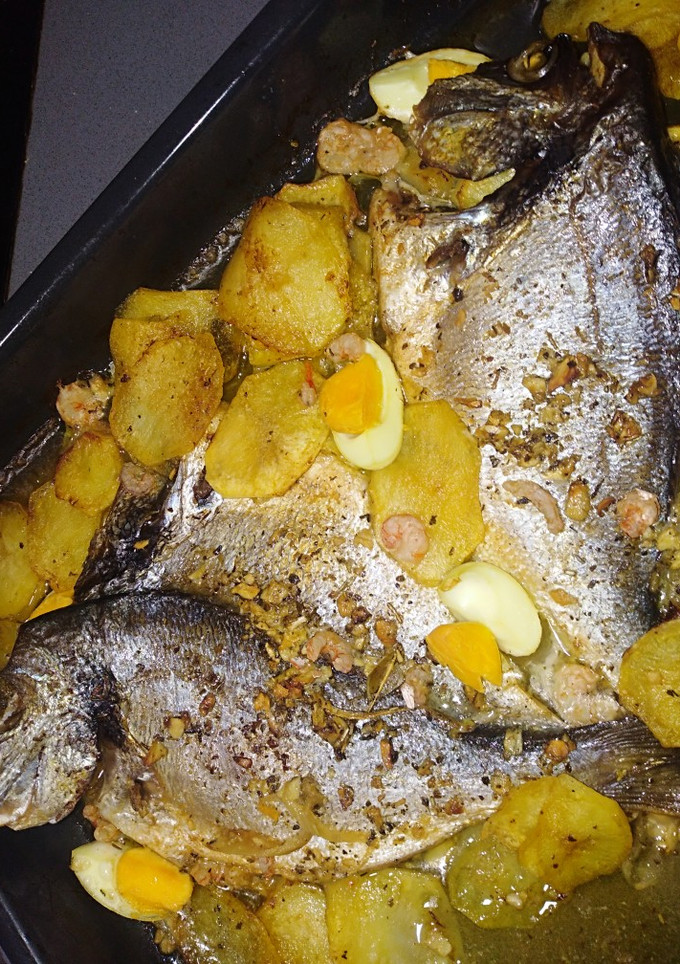 Una foto de Mis doradas a la espalda al horno con patatas panadera 😋