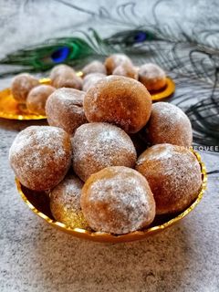 મથુરા પેંડા (Mathura Penda Recipe In Gujarati) રેસીપી મુખ્ય ફોટો