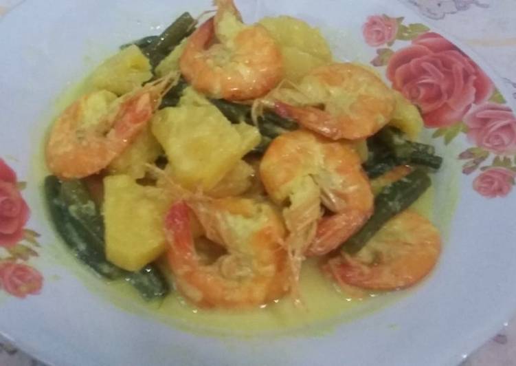 Gulai udang,nanas, dan kacang panjang