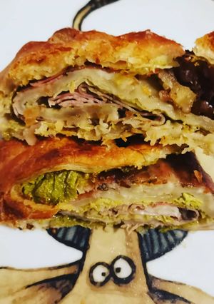 Foto di Roll sfoglia, verze, prosciutto cotto scaglie pecorino