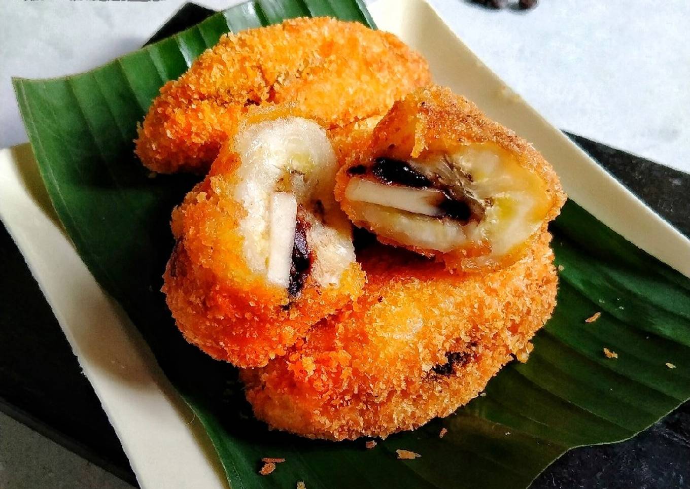 Pisang Isi Keju Coklat