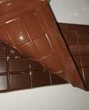 Chocolate en barra y kisses de chocolate cobertura