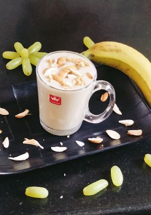 A picture of DRY Fruits Banana 🍌 smoothie 🥤.