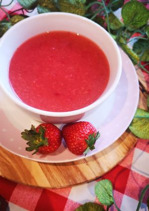 A picture of Strawberry sauce.