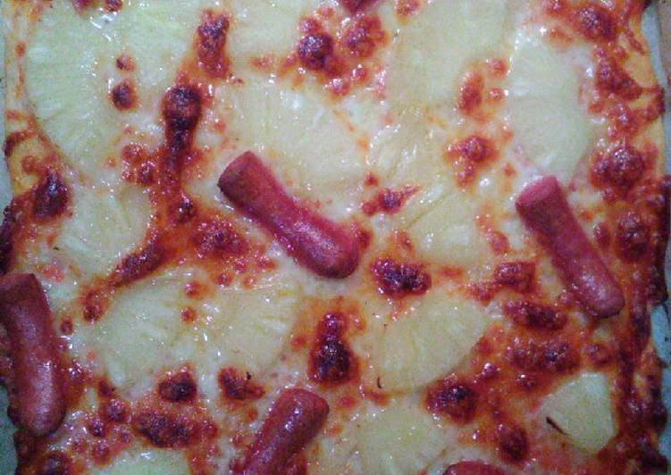 Pizza de Frankfurt y piña