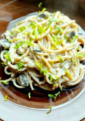 O poză a rețetei Spaghete cremoase cu ciuperci și ierburi de Provence.