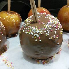 A picture of Chocolate And Toffee Apples.