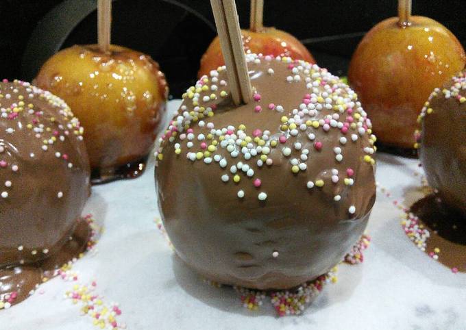 Chocolate And Toffee Apples