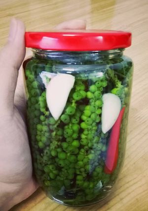 Hình của món Tiêu Xanh Ngâm Dấm để dành dùng dần.