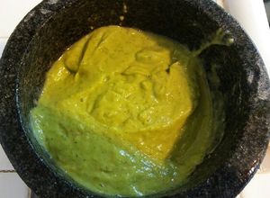 Una foto de Salsa de tomatillo con aguacate.. para tacos