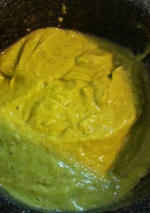 Una foto de Salsa de tomatillo con aguacate.. para tacos