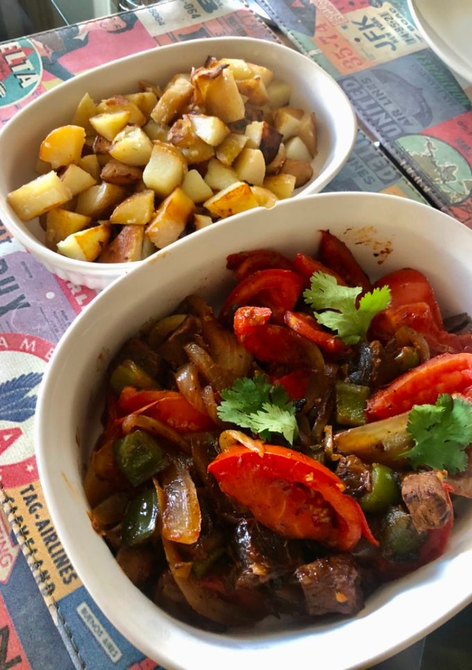 Una foto de Asado de tira saltado