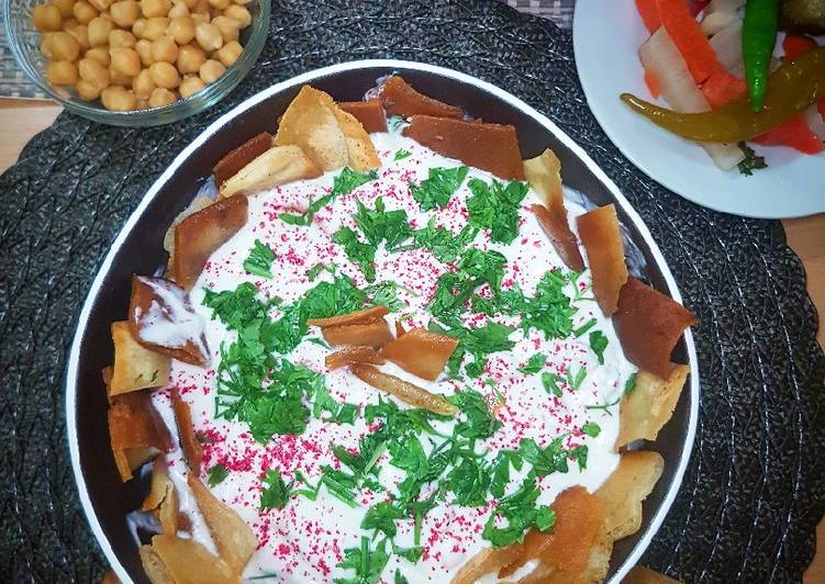فتة الباذنجان و الحمص😍😍